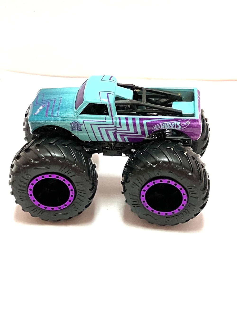 Hot Wheels Pure Muscle Die Cast Monster Truck 1:64 Read